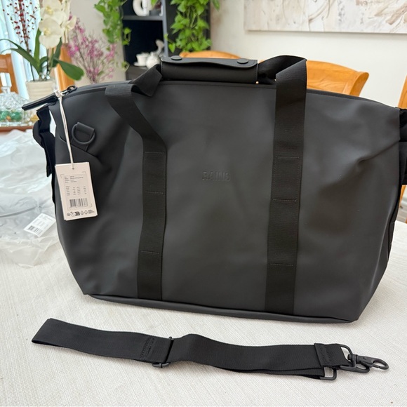 Rains Hilo Weekend Bag Small Black NWT Waterproof Duffel - Picture 10 of 11